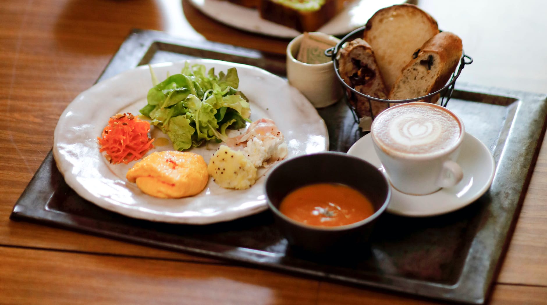PLOUGHMANS LUNCH BAKERY（プラウマンズ ランチ ベーカリー）